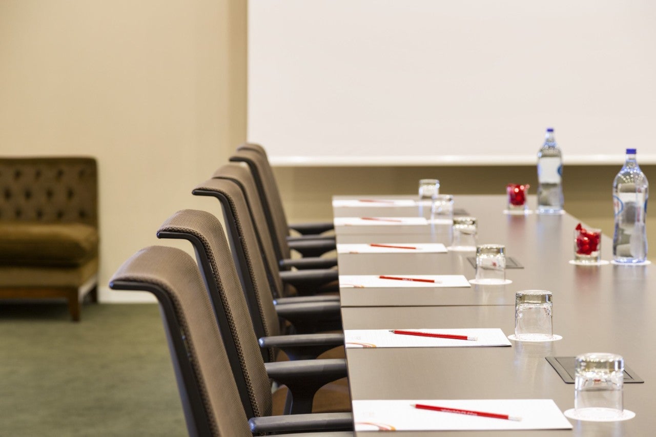 Oeste Meeting Room 