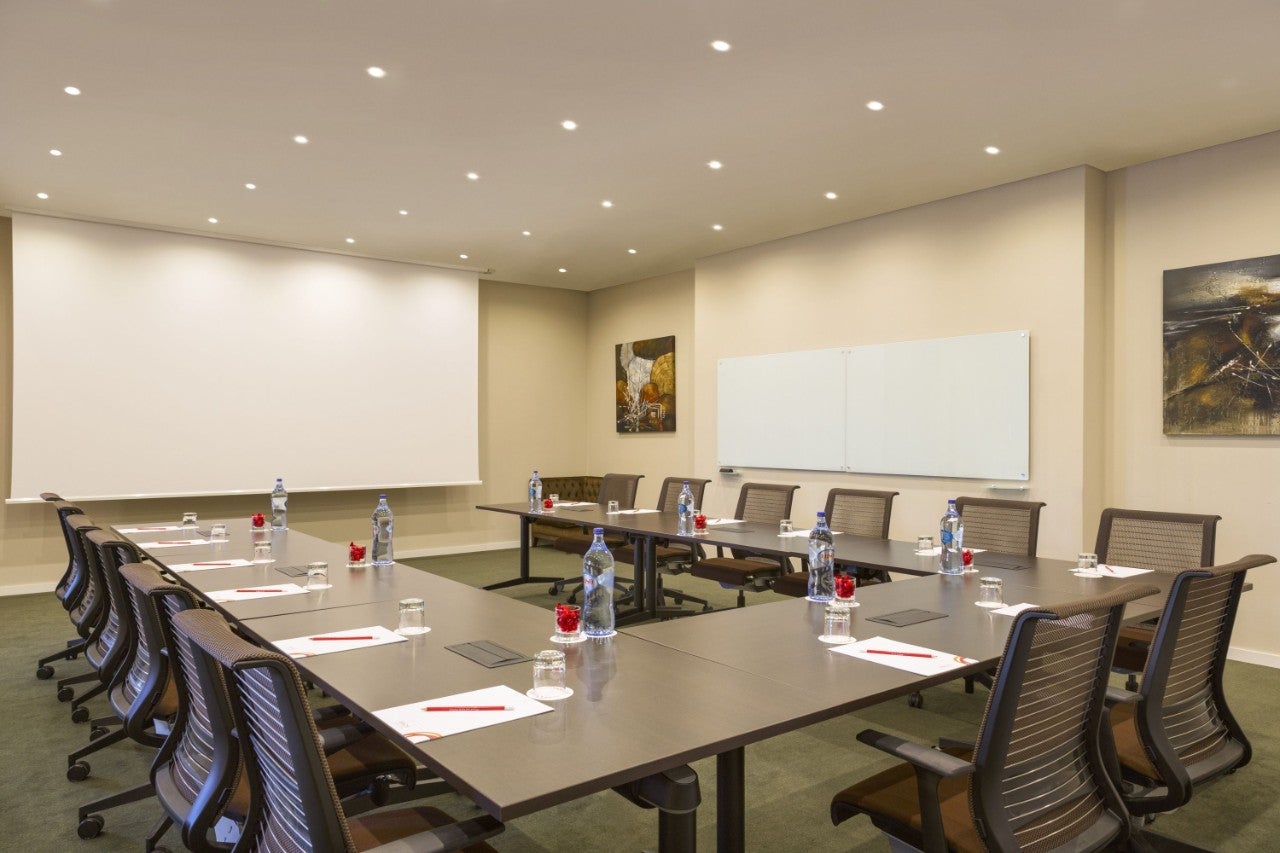 Oeste Meeting Room 